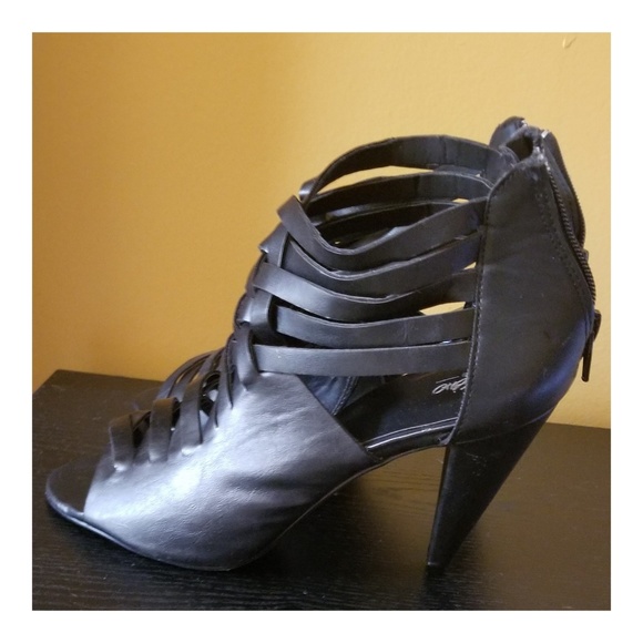 Mossimo High Heeled Black Zip Up Bootie 8 - Picture 3 of 4